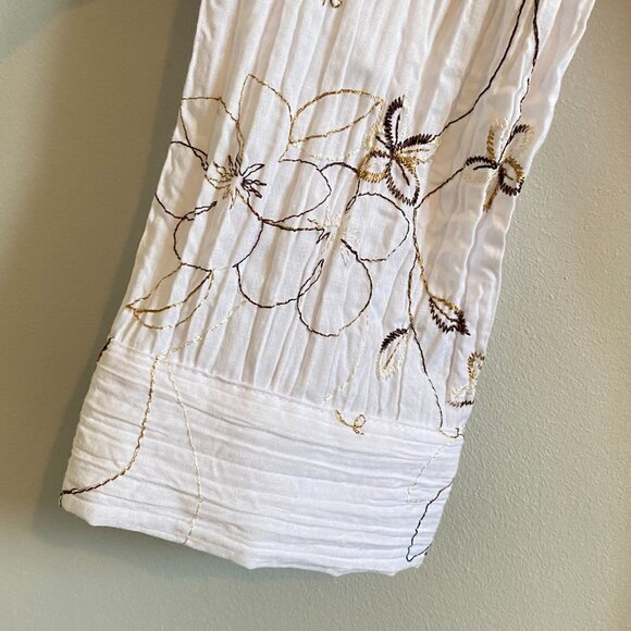 Embroidered Button Down Shirt with Tapered Waist and Trim Detail Y2K - Picture 6 of 11